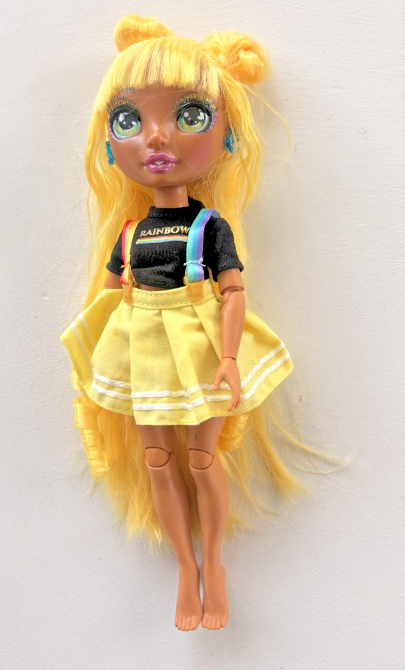 Rainbow High - Sunny Madison - Posable Yellow Hair Fashion Doll